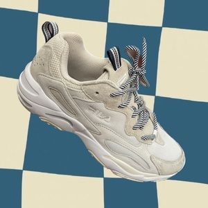 Women’s FILA | Dad Sneaker US 9.5 (Runs small)